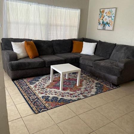 Comfy Inn Сейнт Питърсбърг Екстериор снимка